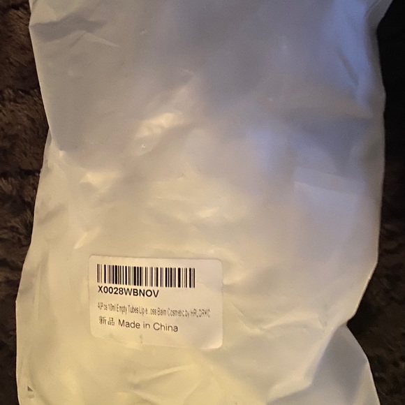 Lip Gloss Tubes - Picture 4 of 4